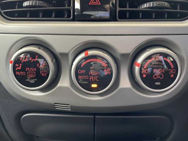 三菱 ｉ T 秋田県 2012(平24)年 6.6万km ミスティックバイオレットパール 社外ナビ　CN-MW240D(フルセグ・CD・DVD・IPOD・USB・SD・ラジオ)/ドアバイザー/オートライト/電動格納ミラー/マニュアルヘッドライトレベライザー/運転席シートヒーター/純正フロアマット/ETC/ドライブレコーダー　HDR-203G/純正AW組夏タイヤ積載