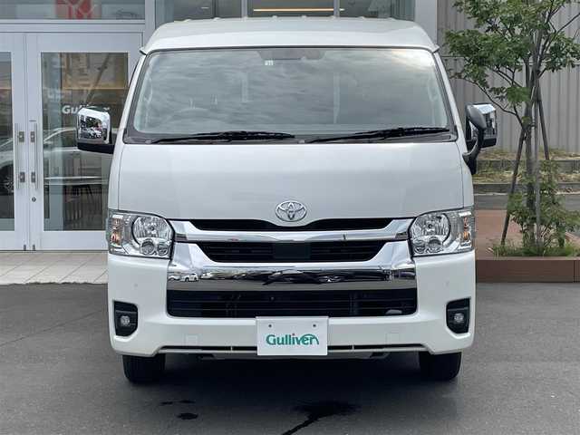 トヨタ ハイエース GL 道央・札幌 2022(令4)年 2.5万km ホワイトパールクリスタルシャイン ・４WD/・ワンオーナー/・衝突軽減ブレーキ/・寒冷地仕様/・全方位カメラ/・社外ナビ/　CD＆DVD＆BT＆TV/・バックカメラ/・サイドカメラ/・フロントカメラ/・片側パワースライドドア/・コーナーセンサー/・レーンキープアシスト/・デジタルインナーミラー/・オートエアコン/・オートライト/・純正フリップダウンモニター/・AC100V/・ワイパー熱線/・プッシュスタート/・スマートキー/・電動格納ミラー/・ステアリングスイッチ/・MT付きAT/・ビルトインETC/・純正フロアマット/・ドアバイザー/・フォグライト/・LEDヘッドライト/・スペアキー