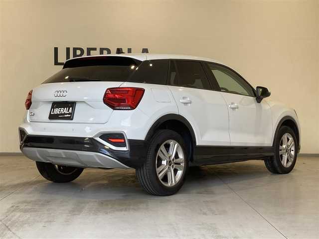 アウディ Ｑ２ 35TFSI アドバンスド 熊本県 2022(令4)年 3.2万km グレイシアホワイトメタリック ワンオーナー/純正ナビ（Bluetooth、地デジ）/バックカメラ/コーナーセンサー/シートヒーター/パワーバックドア/純正17インチアルミホイール/純正LEDヘッドライト/アイドリングストップ/ETC