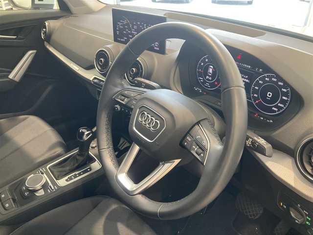 アウディ Ｑ２ 35TFSI アドバンスド 熊本県 2022(令4)年 3.2万km グレイシアホワイトメタリック ワンオーナー/純正ナビ（Bluetooth、地デジ）/バックカメラ/コーナーセンサー/シートヒーター/パワーバックドア/純正17インチアルミホイール/純正LEDヘッドライト/アイドリングストップ/ETC