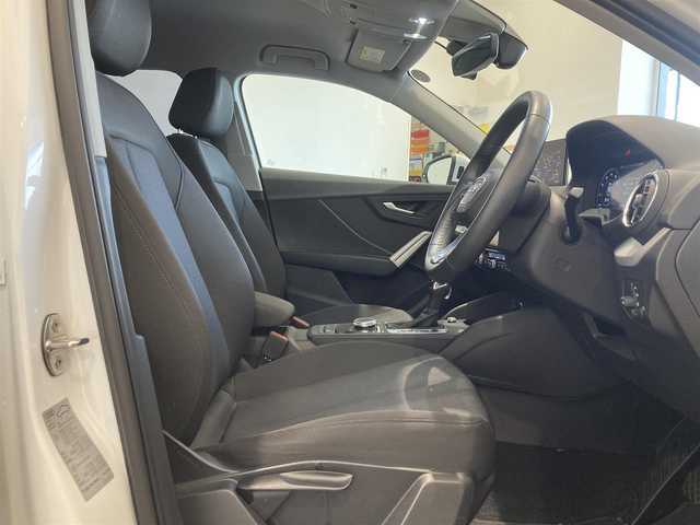 アウディ Ｑ２ 35TFSI アドバンスド 熊本県 2022(令4)年 3.2万km グレイシアホワイトメタリック ワンオーナー/純正ナビ（Bluetooth、地デジ）/バックカメラ/コーナーセンサー/シートヒーター/パワーバックドア/純正17インチアルミホイール/純正LEDヘッドライト/アイドリングストップ/ETC