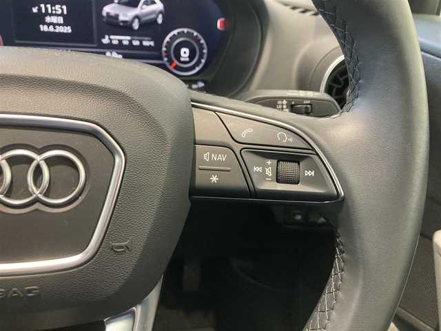 アウディ Ｑ２ 35TFSI アドバンスド 熊本県 2022(令4)年 3.2万km グレイシアホワイトメタリック ワンオーナー/純正ナビ（Bluetooth、地デジ）/バックカメラ/コーナーセンサー/シートヒーター/パワーバックドア/純正17インチアルミホイール/純正LEDヘッドライト/アイドリングストップ/ETC