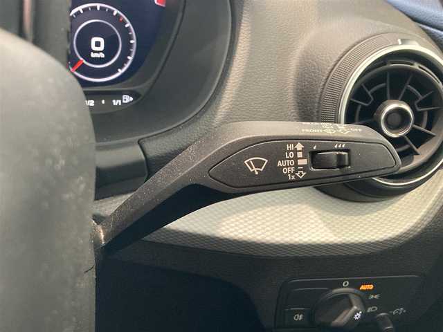 アウディ Ｑ２ 35TFSI アドバンスド 熊本県 2022(令4)年 3.2万km グレイシアホワイトメタリック ワンオーナー/純正ナビ（Bluetooth、地デジ）/バックカメラ/コーナーセンサー/シートヒーター/パワーバックドア/純正17インチアルミホイール/純正LEDヘッドライト/アイドリングストップ/ETC