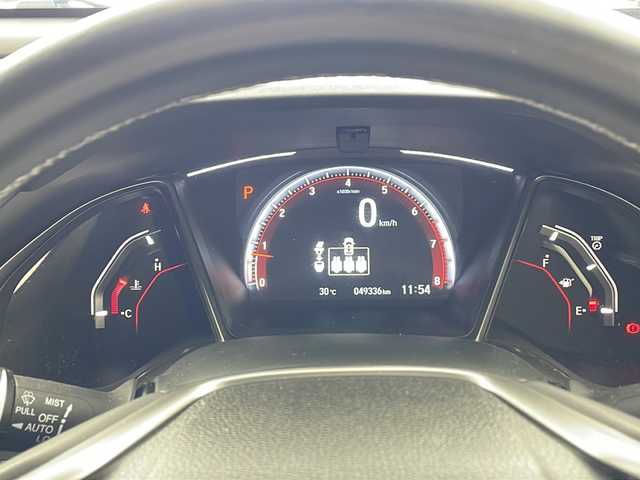 ホンダ シビック ハッチバック 兵庫県 2018(平30)年 5万km クリスタルブラックパール ・Honda SENSING/・衝突軽減ブレーキ〈CMBS〉/・渋滞追従機能付ACC〈アダプティブ・クルーズ・コントロール〉/・LKAS〈車線維持支援システム〉/・路外逸脱抑制機能/・オートハイビーム/・標識認識機能/・アジャイルハンドリングアシスト/・VSA/・EBD（電子制御制動力配分システム）付ABS/・デュアルピニオンアシストEPS/・LEDヘッドライト/・ナビ装着用スペシャルパッケージ/・ETC車載器/・純正ナビ/CD/DVD/TV/BT/・バックカメラ/・純正18インチアルミホイール/・前席シートヒーター/・パドルシフト/・アイドリングストップ