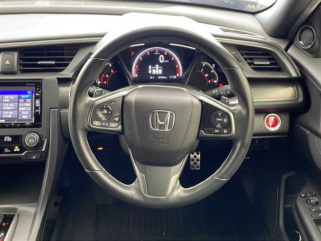 ホンダ シビック ハッチバック 兵庫県 2018(平30)年 5万km クリスタルブラックパール ・Honda SENSING/・衝突軽減ブレーキ〈CMBS〉/・渋滞追従機能付ACC〈アダプティブ・クルーズ・コントロール〉/・LKAS〈車線維持支援システム〉/・路外逸脱抑制機能/・オートハイビーム/・標識認識機能/・アジャイルハンドリングアシスト/・VSA/・EBD（電子制御制動力配分システム）付ABS/・デュアルピニオンアシストEPS/・LEDヘッドライト/・ナビ装着用スペシャルパッケージ/・ETC車載器/・純正ナビ/CD/DVD/TV/BT/・バックカメラ/・純正18インチアルミホイール/・前席シートヒーター/・パドルシフト/・アイドリングストップ