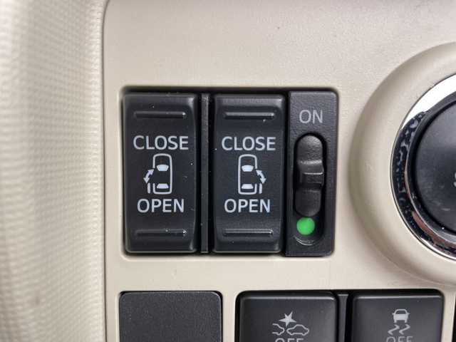 ダイハツ ムーヴ キャンバス X メイクアップ リミテッド SAⅢ 道東・釧路十勝 2018(平30)年 5.2万km パールホワイトⅢ/ナチュラルベージュマイカメタリック 2トーン ・4WD /スマートアシスト/・純正ナビ/・BT/DVD/CD/SD/フルセグ/・パノラマモニター/・両側パワースライドドア/・オートライト/・オートマチックハイビーム/・革調シートカバー/・スマートキー/・プッシュスタート/・アイドリングストップ