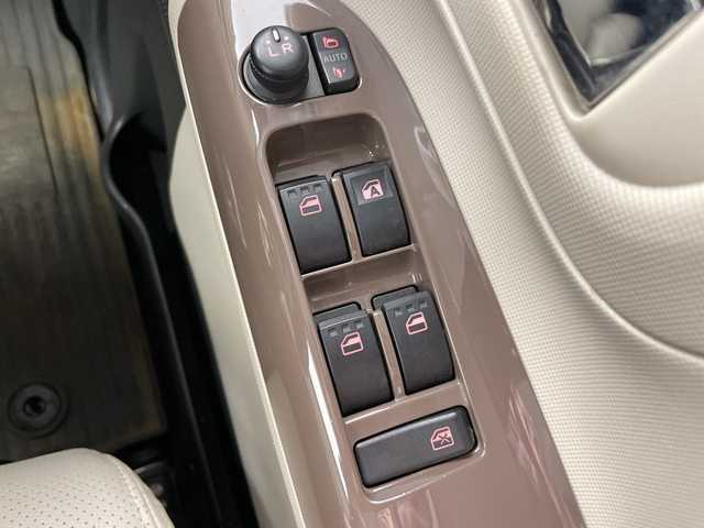 ダイハツ ムーヴ キャンバス X メイクアップ リミテッド SAⅢ 道東・釧路十勝 2018(平30)年 5.2万km パールホワイトⅢ/ナチュラルベージュマイカメタリック 2トーン ・4WD /スマートアシスト/・純正ナビ/・BT/DVD/CD/SD/フルセグ/・パノラマモニター/・両側パワースライドドア/・オートライト/・オートマチックハイビーム/・革調シートカバー/・スマートキー/・プッシュスタート/・アイドリングストップ