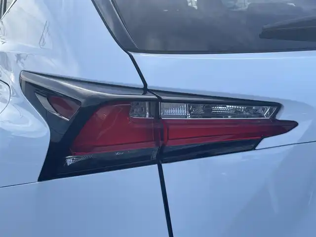 レクサス ＮＸ 200t Fスポーツ 茨城県 2015(平27)年 8.6万km ホワイトノーヴァガラスフレーク 純正ナビ/【AM・FM・CD・DVD・SD・USB・BT・TV・VTR・AUX】/シートヒーター/エアシート/パワーシート/シートメモリ/ステアリングヒーター/クルコン/ETC/Bカメラ/左サイドカメラ/アイドリングストップ/ブレーキホールド/パドルシフト/電動リア/前後ドラレコ/前後コーナーセンサー