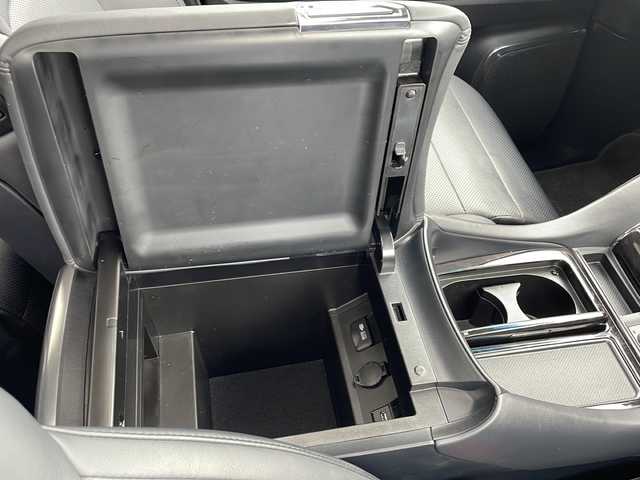 トヨタ アルファード S Cパッケージ 新潟県 2022(令4)年 3.1万km ホワイトパールクリスタルシャイン 純正ディスプレイオーディオ/(AM/FM/Miracast/Bluetooth/フルセグTV)/ナビキット/サンルーフ/純正フリップダウンモニター/デジタルインナーミラー/ブラインドスポットモニター/三眼LEDヘッドライト/衝突被害軽減ブレーキ/車線逸脱抑制装置/レーダークルーズコントロール/オートマチックハイビーム/クリアランスソナー/両側パワースライドドア/パワーバックドア/ビルトインETC/前後ドライブレコーダー/シートヒーター/ベンチレーション/ステアリングヒーター/純正18インチAW/スマートキー/スペアキー×1/保証書