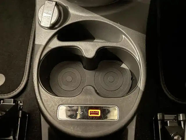 アバルト ５９５ コンペティツィオーネ 静岡県 2020(令2)年 2.6万km 白 半革　/ＣａｒＰｌａｙ　/ブレンボレッドキャリパー　/ＥＴＣ　/ＨＩＤ　/純正１７ＡＷ　/バックカメラ　/社外前後ドライブレコーダー　/パドルシフト　/コーナーセンサー　/社外ドアバイザー　/リモコンキー