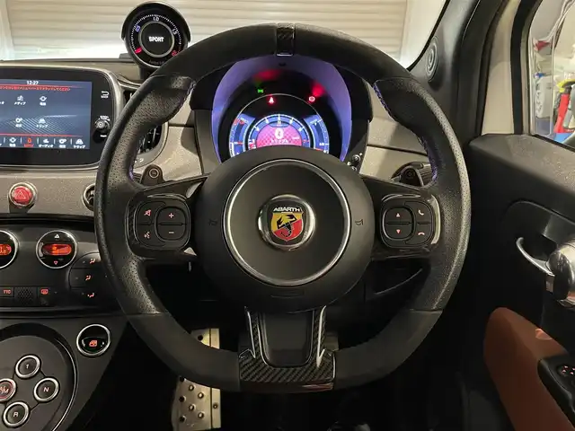 アバルト ５９５ コンペティツィオーネ 静岡県 2020(令2)年 2.6万km 白 半革　/ＣａｒＰｌａｙ　/ブレンボレッドキャリパー　/ＥＴＣ　/ＨＩＤ　/純正１７ＡＷ　/バックカメラ　/社外前後ドライブレコーダー　/パドルシフト　/コーナーセンサー　/社外ドアバイザー　/リモコンキー