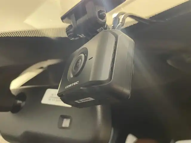 アバルト ５９５ コンペティツィオーネ 静岡県 2020(令2)年 2.6万km 白 半革　/ＣａｒＰｌａｙ　/ブレンボレッドキャリパー　/ＥＴＣ　/ＨＩＤ　/純正１７ＡＷ　/バックカメラ　/社外前後ドライブレコーダー　/パドルシフト　/コーナーセンサー　/社外ドアバイザー　/リモコンキー