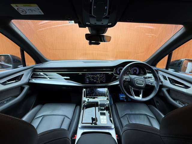 アウディ Ｑ７ 45TFSIクワトロアダプティブエアサスペンション 千葉県 2020(令2)年 2.5万km 黒 ７シーターＰＫＧ　/黒革　/ＡＣＣ　/ＨＵＤ　/ナビ　/ＣａｒＰｌａｙ　/ＴＶ　/３６０°/マトリクスＬＥＤ　/バーチャルコックピット　/シートＨ　/電動リアゲート　/衝突軽減Ｂ　/ＢＳＭ　/ＬＫＡ　/純正２１インチＡＷ