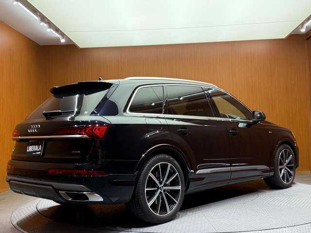 アウディ Ｑ７ 45TFSIクワトロアダプティブエアサスペンション 千葉県 2020(令2)年 2.5万km 黒 ７シーターＰＫＧ　/黒革　/ＡＣＣ　/ＨＵＤ　/ナビ　/ＣａｒＰｌａｙ　/ＴＶ　/３６０°/マトリクスＬＥＤ　/バーチャルコックピット　/シートＨ　/電動リアゲート　/衝突軽減Ｂ　/ＢＳＭ　/ＬＫＡ　/純正２１インチＡＷ