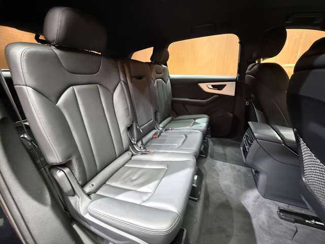 アウディ Ｑ７ 45TFSIクワトロアダプティブエアサスペンション 千葉県 2020(令2)年 2.5万km 黒 ７シーターＰＫＧ　/黒革　/ＡＣＣ　/ＨＵＤ　/ナビ　/ＣａｒＰｌａｙ　/ＴＶ　/３６０°/マトリクスＬＥＤ　/バーチャルコックピット　/シートＨ　/電動リアゲート　/衝突軽減Ｂ　/ＢＳＭ　/ＬＫＡ　/純正２１インチＡＷ