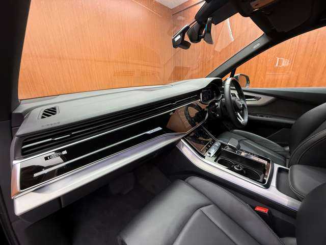 アウディ Ｑ７ 45TFSIクワトロアダプティブエアサスペンション 千葉県 2020(令2)年 2.5万km 黒 ７シーターＰＫＧ　/黒革　/ＡＣＣ　/ＨＵＤ　/ナビ　/ＣａｒＰｌａｙ　/ＴＶ　/３６０°/マトリクスＬＥＤ　/バーチャルコックピット　/シートＨ　/電動リアゲート　/衝突軽減Ｂ　/ＢＳＭ　/ＬＫＡ　/純正２１インチＡＷ