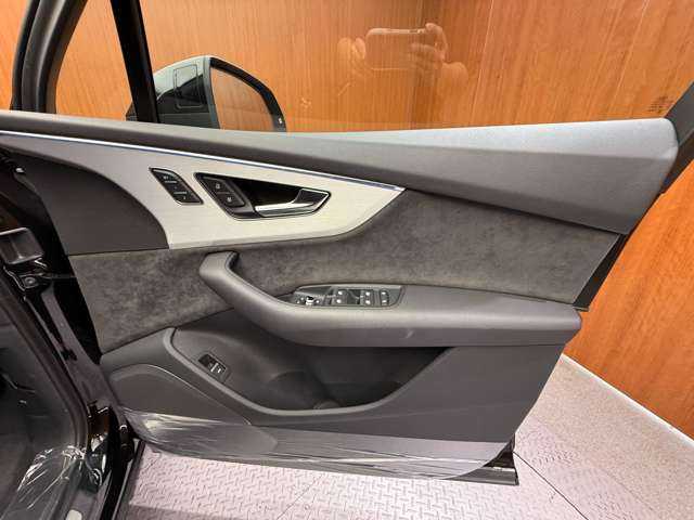 アウディ Ｑ７ 45TFSIクワトロアダプティブエアサスペンション 千葉県 2020(令2)年 2.5万km 黒 ７シーターＰＫＧ　/黒革　/ＡＣＣ　/ＨＵＤ　/ナビ　/ＣａｒＰｌａｙ　/ＴＶ　/３６０°/マトリクスＬＥＤ　/バーチャルコックピット　/シートＨ　/電動リアゲート　/衝突軽減Ｂ　/ＢＳＭ　/ＬＫＡ　/純正２１インチＡＷ
