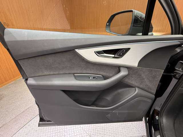 アウディ Ｑ７ 45TFSIクワトロアダプティブエアサスペンション 千葉県 2020(令2)年 2.5万km 黒 ７シーターＰＫＧ　/黒革　/ＡＣＣ　/ＨＵＤ　/ナビ　/ＣａｒＰｌａｙ　/ＴＶ　/３６０°/マトリクスＬＥＤ　/バーチャルコックピット　/シートＨ　/電動リアゲート　/衝突軽減Ｂ　/ＢＳＭ　/ＬＫＡ　/純正２１インチＡＷ
