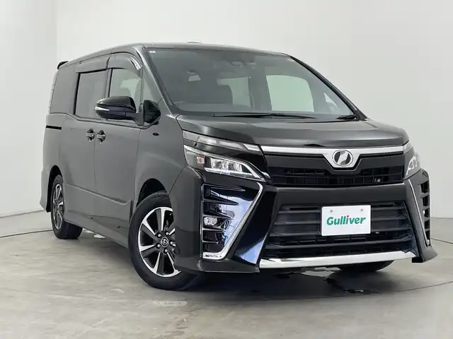 トヨタ ヴォクシー ZS 三重県 2018(平30)年 4.7万km ブラック /サンルーフ　//３６０°ドラレコ　//社外７インチナビ　（フルセグ／ＣＤ／ＤＶＤ／ＢＴ／ＡＭ／ＦＭ）　//バックカメラ　//両側パワスラ//トヨタセーフティーセンス //クルコン //レーンキープアシスト //LEDヘッドライト //オートライト//オートマチックハイビーム