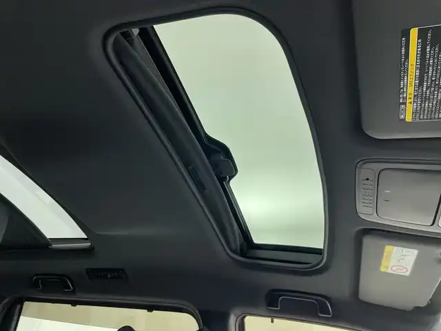 トヨタ ヴォクシー ZS 三重県 2018(平30)年 4.7万km ブラック /サンルーフ　//３６０°ドラレコ　//社外７インチナビ　（フルセグ／ＣＤ／ＤＶＤ／ＢＴ／ＡＭ／ＦＭ）　//バックカメラ　//両側パワスラ//トヨタセーフティーセンス //クルコン //レーンキープアシスト //LEDヘッドライト //オートライト//オートマチックハイビーム