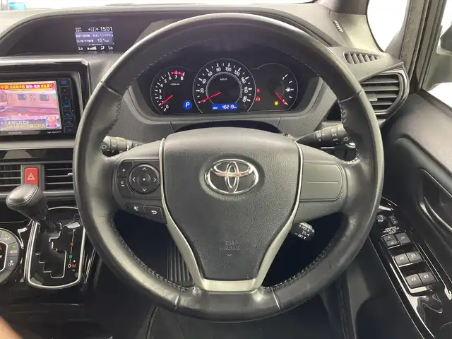 トヨタ ヴォクシー ZS 三重県 2018(平30)年 4.7万km ブラック /サンルーフ　//３６０°ドラレコ　//社外７インチナビ　（フルセグ／ＣＤ／ＤＶＤ／ＢＴ／ＡＭ／ＦＭ）　//バックカメラ　//両側パワスラ//トヨタセーフティーセンス //クルコン //レーンキープアシスト //LEDヘッドライト //オートライト//オートマチックハイビーム