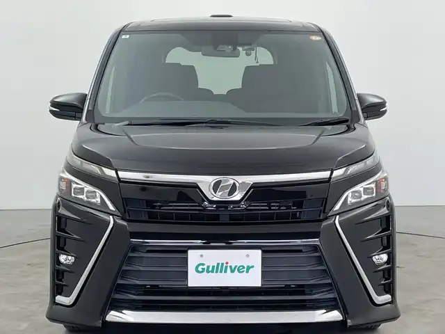 トヨタ ヴォクシー ZS 三重県 2018(平30)年 4.7万km ブラック /サンルーフ　//３６０°ドラレコ　//社外７インチナビ　（フルセグ／ＣＤ／ＤＶＤ／ＢＴ／ＡＭ／ＦＭ）　//バックカメラ　//両側パワスラ//トヨタセーフティーセンス //クルコン //レーンキープアシスト //LEDヘッドライト //オートライト//オートマチックハイビーム