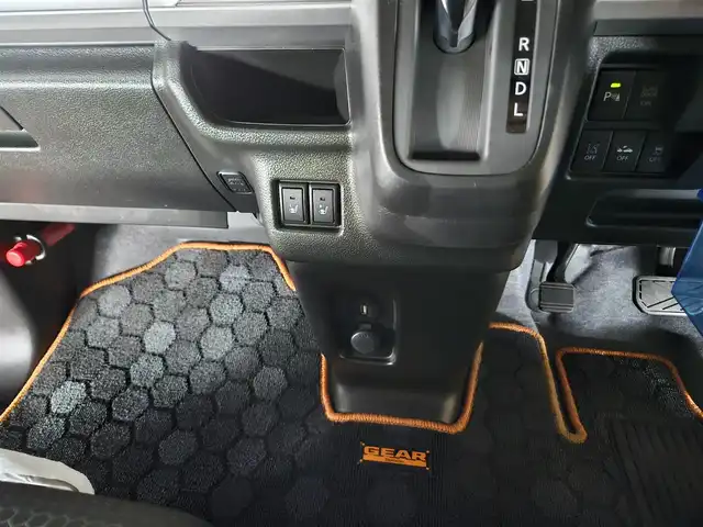 スズキ スペーシア ギア HYBRID XZ 福岡県 2019(令1)年 3.8万km フェニックスレッドパール/ガンメタリック2トーンルーフ 〇ワンオーナー/〇パナソニックナビ/〇フルセグTV/〇両側パワースライドドア/〇バックカメラ/〇ビルトインETC/〇セーフティサポート/〇デュアルセンサーブレーキS/〇LEDヘッドランプ/〇LEDフロントフォグランプ/〇オートエアコン/〇革巻きステアリングホイール/〇ステアリングスイッチ/〇ファブリックシート/〇シートヒーター/〇社外14インチアルミホイール/〇キーレスプッシュスタートシステム/〇禁煙車