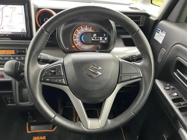 スズキ スペーシア ギア HYBRID XZ 福岡県 2019(令1)年 3.8万km フェニックスレッドパール/ガンメタリック2トーンルーフ ワンオーナー/純正8型ナビ/フルセグTV/両側パワースライドドア/全方位モニター/ドライブレコーダー/ビルトインETC/セーフティサポート/・衝突被害軽減ブレーキ/・前後誤発進抑制/・車線逸脱警報/・ハイビームアシスト/・先行車発進お知らせ/・リアパーキングセンサー/LEDヘッドランプ/革巻きステアリング/前席シートヒーター/社外14インチアルミホイール/キーレスプッシュスタート/禁煙車