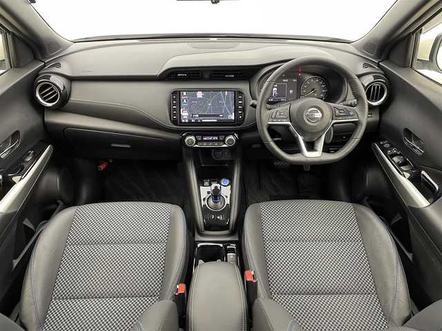 日産 キックス X 大阪府 2021(令3)年 2万km ブリリアントホワイトパール 純正９インチナビ/・BT接続/USB入力/バック/サイド/フロント/全方位カメラ/プロパイロット/レーンキープアシスト/前席シートヒーター/ステアリングヒーター/純正アルミホイール/インテリジェントルームミラー/ハンドル支援/衝突被害軽減ブレーキ/駐車支援機能/ふらつき警報/ビルトインETC/純正フロアマット/寒冷地仕様/禁煙車