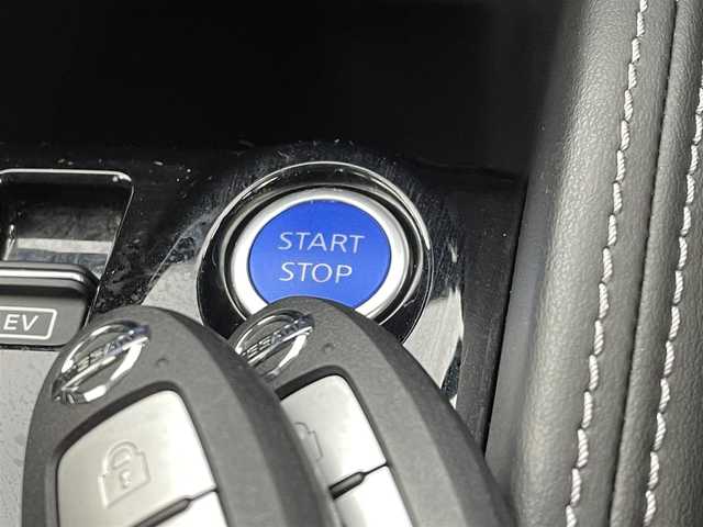 日産 キックス X 大阪府 2021(令3)年 2万km ブリリアントホワイトパール 純正９インチナビ/・BT接続/USB入力/バック/サイド/フロント/全方位カメラ/プロパイロット/レーンキープアシスト/前席シートヒーター/ステアリングヒーター/純正アルミホイール/インテリジェントルームミラー/ハンドル支援/衝突被害軽減ブレーキ/駐車支援機能/ふらつき警報/ビルトインETC/純正フロアマット/寒冷地仕様/禁煙車