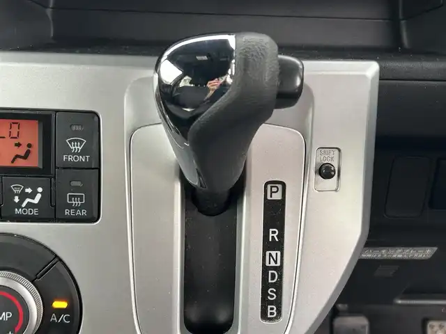 ダイハツ ウェイク L SA 沖縄県 2014(平26)年 5.7万km パールホワイトⅢ (株)IDOMが運営する【じしゃロンコザ店】の自社ローン専用車両になりますこちらは現金またはオートローンご利用時の価格です。自社ローンご希望の方は別途その旨お申付け下さい/・本土仕入/・純正ナビ/・TV/・CD再生/・ETC/・プッシュスタート/・衝突被害軽減システム/・横滑り防止装置/・社外アルミホイール/・純正フロアマット/・オートライト