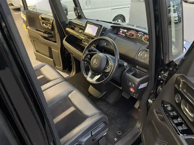 ホンダ Ｎ ＢＯＸ カスタム G L ターボ ホンダセンシング 東京都 2018(平30)年 5.3万km クリスタルブラックパール 社外ナビ(NR-MZ077)/【DISC/MSV/SD/FM/AM/TV/BT/ipod/USB】/バックカメラ/ビルトインETC/ドライブレコーダー/アダプティブクルーズコントロール/両側電動スライドドア/ハーフレザーシート/LEDヘッドライト/フォグランプ/USBポート/後席サンシェード/バックソナー/衝突軽減ブレーキ/LKAS/純正15インチAW/純正フロアマット/スマートキー/プッシュスタート