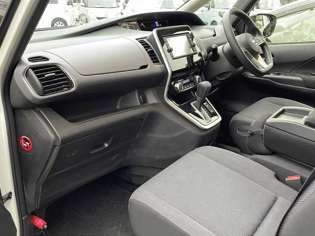 日産 セレナ X Vセレクション 長野県 2018(平30)年 4.3万km ブリリアントホワイトパール 禁煙車/プロパイロット/純正7インチナビ/【MJ117D-W】/(CD/フルセグTV/Bluetooth/SD)/社外15インチアルミホイール/インテリジェントアラウンドビューモニター/両側パワースライドドア/インテリジェントルームミラー/ドライブレコーダー/ステアリングスイッチ/アイドリングストップ/ビルトインETC/オートライト/スマートキー/Pスタート/電動格納ミラー/衝突軽減ブレーキ/コーナーセンサー/横滑り防止