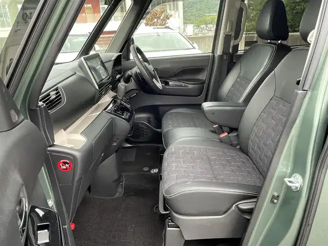 三菱 デリカミニ T プレミアム 鹿児島県 2024(令6)年 1.2万km 緑Ⅱ ワンオーナー/プッシュスタート/純正ナビ(FM/AM/BT/フルセグTV)/マイパイロット/パドルシフト/IC付ターボ/アイドリングストップ/ブレーキホールド/両側パワースライドドア/ビルトインETC/全方位カメラ/デジタルインナーミラー/ハーフレザーシート/DN席シートヒーター/純正フロアマット/純正アルミホイール/ルーフレール/オートライト/オートマチックハイビーム/ABS/ASC/HDC/DAA/FCM/LDW/LDP/TSR/LCDN/EAPM/ABSA/RCTA/PFCW/前後コーナーセンサー/スマートキー/取扱説明書/保証書