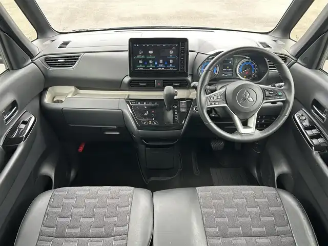 三菱 デリカミニ T プレミアム 鹿児島県 2024(令6)年 1.2万km 緑Ⅱ ワンオーナー/プッシュスタート/純正ナビ(FM/AM/BT/フルセグTV)/マイパイロット/パドルシフト/IC付ターボ/アイドリングストップ/ブレーキホールド/両側パワースライドドア/ビルトインETC/全方位カメラ/デジタルインナーミラー/ハーフレザーシート/DN席シートヒーター/純正フロアマット/純正アルミホイール/ルーフレール/オートライト/オートマチックハイビーム/ABS/ASC/HDC/DAA/FCM/LDW/LDP/TSR/LCDN/EAPM/ABSA/RCTA/PFCW/前後コーナーセンサー/スマートキー/取扱説明書/保証書