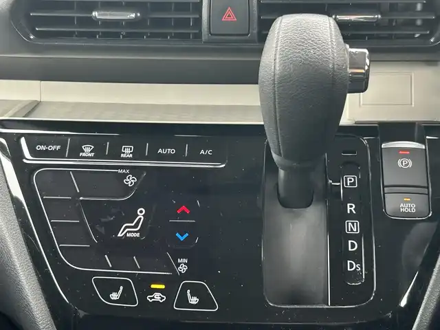 三菱 デリカミニ T プレミアム 鹿児島県 2024(令6)年 1.2万km 緑Ⅱ ワンオーナー/プッシュスタート/純正ナビ(FM/AM/BT/フルセグTV)/マイパイロット/パドルシフト/IC付ターボ/アイドリングストップ/ブレーキホールド/両側パワースライドドア/ビルトインETC/全方位カメラ/デジタルインナーミラー/ハーフレザーシート/DN席シートヒーター/純正フロアマット/純正アルミホイール/ルーフレール/オートライト/オートマチックハイビーム/ABS/ASC/HDC/DAA/FCM/LDW/LDP/TSR/LCDN/EAPM/ABSA/RCTA/PFCW/前後コーナーセンサー/スマートキー/取扱説明書/保証書