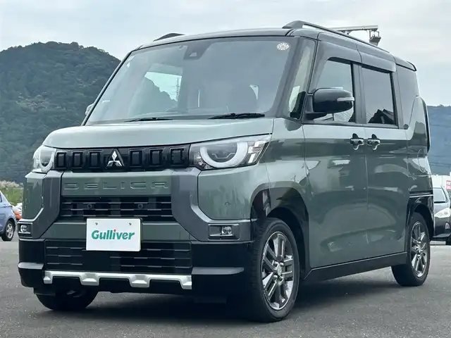 三菱 デリカミニ T プレミアム 鹿児島県 2024(令6)年 1.2万km 緑Ⅱ ワンオーナー/プッシュスタート/純正ナビ(FM/AM/BT/フルセグTV)/マイパイロット/パドルシフト/IC付ターボ/アイドリングストップ/ブレーキホールド/両側パワースライドドア/ビルトインETC/全方位カメラ/デジタルインナーミラー/ハーフレザーシート/DN席シートヒーター/純正フロアマット/純正アルミホイール/ルーフレール/オートライト/オートマチックハイビーム/ABS/ASC/HDC/DAA/FCM/LDW/LDP/TSR/LCDN/EAPM/ABSA/RCTA/PFCW/前後コーナーセンサー/スマートキー/取扱説明書/保証書