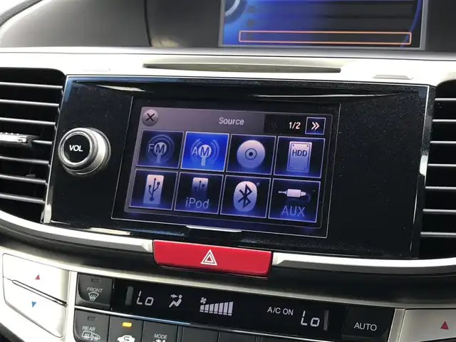 ホンダ アコード ハイブリッド LX 鳥取県 2013(平25)年 3.7万km プレミアムスパークルブラックパール 純正ナビ/フルセグ/DVD/CD/BT/バックカメラ/ビルトインETC/クルーズコントロール/黒レザーシート/前席パワーシート/運転席メモリーシート/前席シートヒーター/LEDヘットライト/フォグライト/純正17インチアルミホイール/カーテンエアバッグ/プッシュエンジンスタート/スマートキー/フロアマット/ドアバイザー