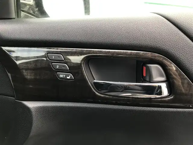 ホンダ アコード ハイブリッド LX 鳥取県 2013(平25)年 3.7万km プレミアムスパークルブラックパール 純正ナビ/フルセグ/DVD/CD/BT/バックカメラ/ビルトインETC/クルーズコントロール/黒レザーシート/前席パワーシート/運転席メモリーシート/前席シートヒーター/LEDヘットライト/フォグライト/純正17インチアルミホイール/カーテンエアバッグ/プッシュエンジンスタート/スマートキー/フロアマット/ドアバイザー