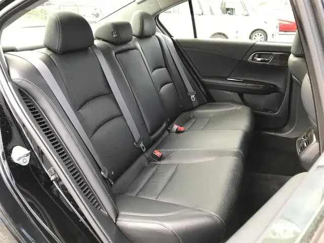 ホンダ アコード ハイブリッド LX 鳥取県 2013(平25)年 3.7万km プレミアムスパークルブラックパール 純正ナビ/フルセグ/DVD/CD/BT/バックカメラ/ビルトインETC/クルーズコントロール/黒レザーシート/前席パワーシート/運転席メモリーシート/前席シートヒーター/LEDヘットライト/フォグライト/純正17インチアルミホイール/カーテンエアバッグ/プッシュエンジンスタート/スマートキー/フロアマット/ドアバイザー