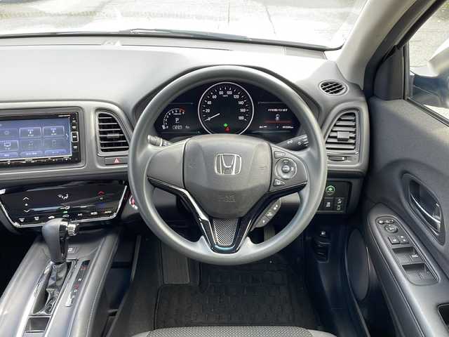 ホンダ ヴェゼル G ホンダセンシング 福井県 2018(平30)年 9.4万km プラチナホワイトパール 純正メモリナビゲーション/（CD/DVD/BT）/フルセグテレビ/バックカメラ/ホンダセンシング/アダプティブクルーズコントロール/レーンキープアシスト/ドライブレコーダー/LEDヘッドライト/オートハイビーム/オートライト/プッシュスタート/スマートキー/保証書/取扱説明書