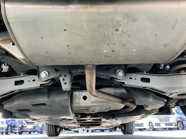 トヨタ Ｃ－ＨＲ S 静岡県 2017(平29)年 5.5万km ホワイトパールクリスタルシャイン 純正ナビ(CD/DVD/BT/フルセグ)/バックカメラ/ドライブレコーダー前後/純正ETC/純正フロアマット/純正アルミホイール/純正SportyStyleエアロ(フロント/サイド/リア)/純正アームレスト/純正レインクリアリングブルーミラー/オートエアコン/レーダークルーズコントロール/エンジンスタートボタン/パワーステアリング/パワーウィンドウ/取扱説明書/アイドリングストップ/スマートキー/スペアキー１本/ABS/横滑り防止装置/コーナーセンサー前後/レーンキープアシスト/オートライト/オートマチックハイビーム/LEDヘッドライト/W+サイドエアバッグ/カーテンエアバッグ/衝突軽減システム