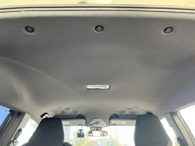 トヨタ Ｃ－ＨＲ S 静岡県 2017(平29)年 5.5万km ホワイトパールクリスタルシャイン 純正ナビ(CD/DVD/BT/フルセグ)/バックカメラ/ドライブレコーダー前後/純正ETC/純正フロアマット/純正アルミホイール/純正SportyStyleエアロ(フロント/サイド/リア)/純正アームレスト/純正レインクリアリングブルーミラー/オートエアコン/レーダークルーズコントロール/エンジンスタートボタン/パワーステアリング/パワーウィンドウ/取扱説明書/アイドリングストップ/スマートキー/スペアキー１本/ABS/横滑り防止装置/コーナーセンサー前後/レーンキープアシスト/オートライト/オートマチックハイビーム/LEDヘッドライト/W+サイドエアバッグ/カーテンエアバッグ/衝突軽減システム