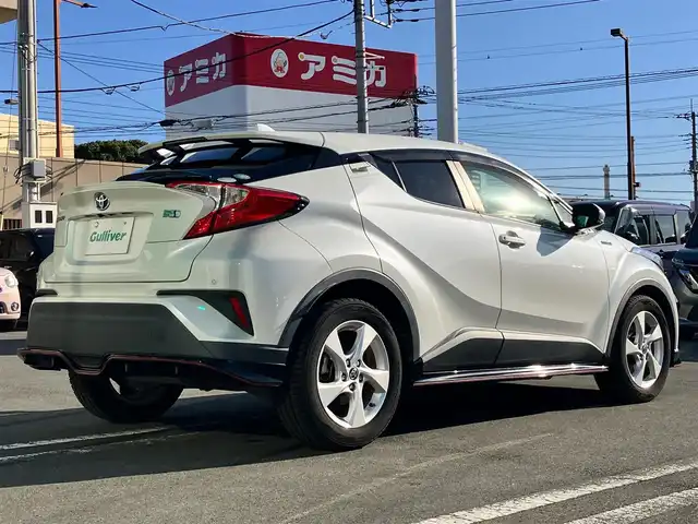 トヨタ Ｃ－ＨＲ S 静岡県 2017(平29)年 5.5万km ホワイトパールクリスタルシャイン 純正ナビ(CD/DVD/BT/フルセグ)/バックカメラ/ドライブレコーダー前後/純正ETC/純正フロアマット/純正アルミホイール/純正SportyStyleエアロ(フロント/サイド/リア)/純正アームレスト/純正レインクリアリングブルーミラー/オートエアコン/レーダークルーズコントロール/エンジンスタートボタン/パワーステアリング/パワーウィンドウ/取扱説明書/アイドリングストップ/スマートキー/スペアキー１本/ABS/横滑り防止装置/コーナーセンサー前後/レーンキープアシスト/オートライト/オートマチックハイビーム/LEDヘッドライト/W+サイドエアバッグ/カーテンエアバッグ/衝突軽減システム