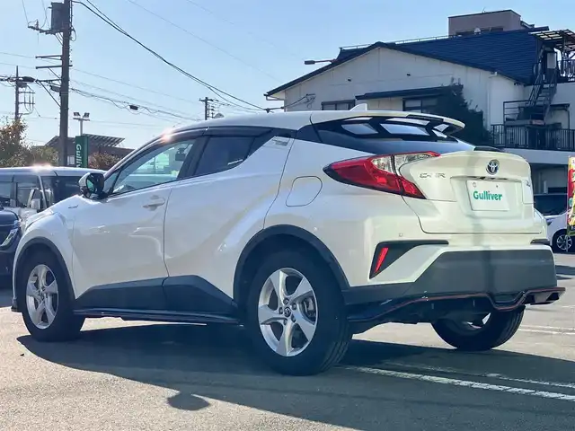 トヨタ Ｃ－ＨＲ S 静岡県 2017(平29)年 5.5万km ホワイトパールクリスタルシャイン 純正ナビ(CD/DVD/BT/フルセグ)/バックカメラ/ドライブレコーダー前後/純正ETC/純正フロアマット/純正アルミホイール/純正SportyStyleエアロ(フロント/サイド/リア)/純正アームレスト/純正レインクリアリングブルーミラー/オートエアコン/レーダークルーズコントロール/エンジンスタートボタン/パワーステアリング/パワーウィンドウ/取扱説明書/アイドリングストップ/スマートキー/スペアキー１本/ABS/横滑り防止装置/コーナーセンサー前後/レーンキープアシスト/オートライト/オートマチックハイビーム/LEDヘッドライト/W+サイドエアバッグ/カーテンエアバッグ/衝突軽減システム