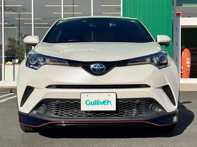 トヨタ Ｃ－ＨＲ S 静岡県 2017(平29)年 5.5万km ホワイトパールクリスタルシャイン 純正ナビ(CD/DVD/BT/フルセグ)/バックカメラ/ドライブレコーダー前後/純正ETC/純正フロアマット/純正アルミホイール/純正SportyStyleエアロ(フロント/サイド/リア)/純正アームレスト/純正レインクリアリングブルーミラー/オートエアコン/レーダークルーズコントロール/エンジンスタートボタン/パワーステアリング/パワーウィンドウ/取扱説明書/アイドリングストップ/スマートキー/スペアキー１本/ABS/横滑り防止装置/コーナーセンサー前後/レーンキープアシスト/オートライト/オートマチックハイビーム/LEDヘッドライト/W+サイドエアバッグ/カーテンエアバッグ/衝突軽減システム