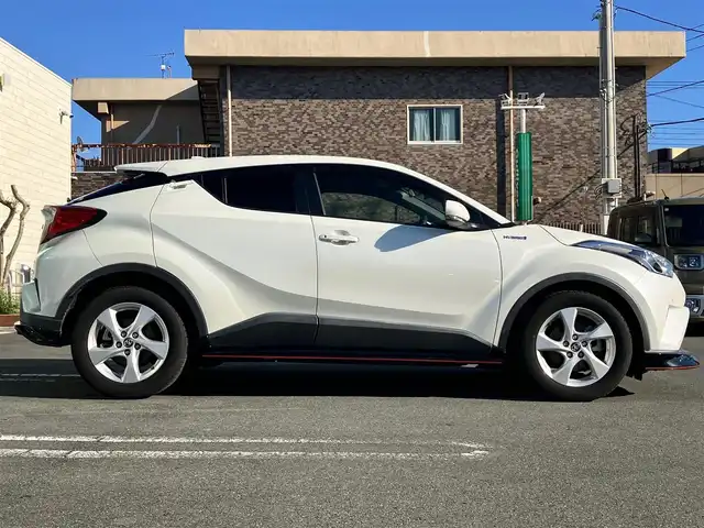 トヨタ Ｃ－ＨＲ S 静岡県 2017(平29)年 5.5万km ホワイトパールクリスタルシャイン 純正ナビ(CD/DVD/BT/フルセグ)/バックカメラ/ドライブレコーダー前後/純正ETC/純正フロアマット/純正アルミホイール/純正SportyStyleエアロ(フロント/サイド/リア)/純正アームレスト/純正レインクリアリングブルーミラー/オートエアコン/レーダークルーズコントロール/エンジンスタートボタン/パワーステアリング/パワーウィンドウ/取扱説明書/アイドリングストップ/スマートキー/スペアキー１本/ABS/横滑り防止装置/コーナーセンサー前後/レーンキープアシスト/オートライト/オートマチックハイビーム/LEDヘッドライト/W+サイドエアバッグ/カーテンエアバッグ/衝突軽減システム