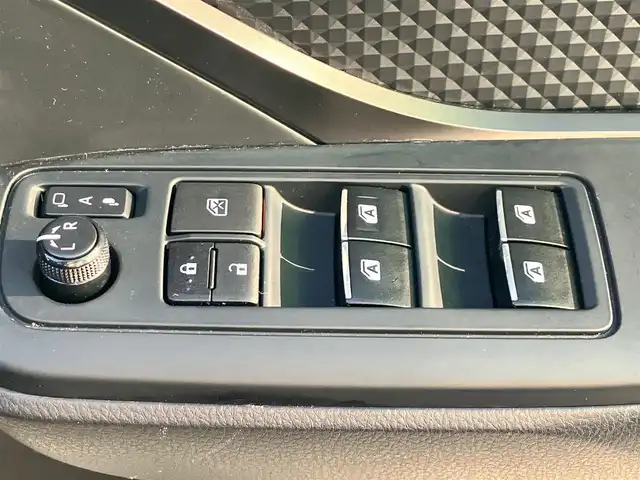 トヨタ Ｃ－ＨＲ S 静岡県 2017(平29)年 5.5万km ホワイトパールクリスタルシャイン 純正ナビ(CD/DVD/BT/フルセグ)/バックカメラ/ドライブレコーダー前後/純正ETC/純正フロアマット/純正アルミホイール/純正SportyStyleエアロ(フロント/サイド/リア)/純正アームレスト/純正レインクリアリングブルーミラー/オートエアコン/レーダークルーズコントロール/エンジンスタートボタン/パワーステアリング/パワーウィンドウ/取扱説明書/アイドリングストップ/スマートキー/スペアキー１本/ABS/横滑り防止装置/コーナーセンサー前後/レーンキープアシスト/オートライト/オートマチックハイビーム/LEDヘッドライト/W+サイドエアバッグ/カーテンエアバッグ/衝突軽減システム