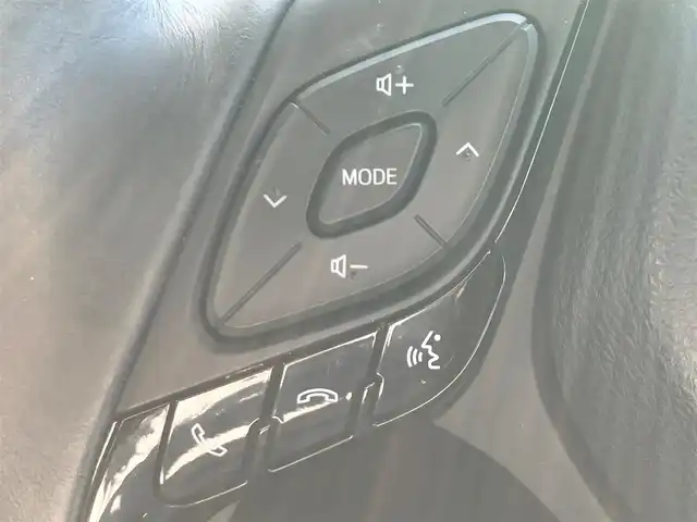 トヨタ Ｃ－ＨＲ S 静岡県 2017(平29)年 5.5万km ホワイトパールクリスタルシャイン 純正ナビ(CD/DVD/BT/フルセグ)/バックカメラ/ドライブレコーダー前後/純正ETC/純正フロアマット/純正アルミホイール/純正SportyStyleエアロ(フロント/サイド/リア)/純正アームレスト/純正レインクリアリングブルーミラー/オートエアコン/レーダークルーズコントロール/エンジンスタートボタン/パワーステアリング/パワーウィンドウ/取扱説明書/アイドリングストップ/スマートキー/スペアキー１本/ABS/横滑り防止装置/コーナーセンサー前後/レーンキープアシスト/オートライト/オートマチックハイビーム/LEDヘッドライト/W+サイドエアバッグ/カーテンエアバッグ/衝突軽減システム