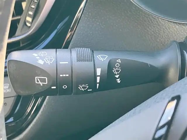 トヨタ Ｃ－ＨＲ S 静岡県 2017(平29)年 5.5万km ホワイトパールクリスタルシャイン 純正ナビ(CD/DVD/BT/フルセグ)/バックカメラ/ドライブレコーダー前後/純正ETC/純正フロアマット/純正アルミホイール/純正SportyStyleエアロ(フロント/サイド/リア)/純正アームレスト/純正レインクリアリングブルーミラー/オートエアコン/レーダークルーズコントロール/エンジンスタートボタン/パワーステアリング/パワーウィンドウ/取扱説明書/アイドリングストップ/スマートキー/スペアキー１本/ABS/横滑り防止装置/コーナーセンサー前後/レーンキープアシスト/オートライト/オートマチックハイビーム/LEDヘッドライト/W+サイドエアバッグ/カーテンエアバッグ/衝突軽減システム